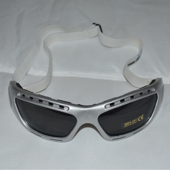 Snow Goggles - Picture 5 of 6